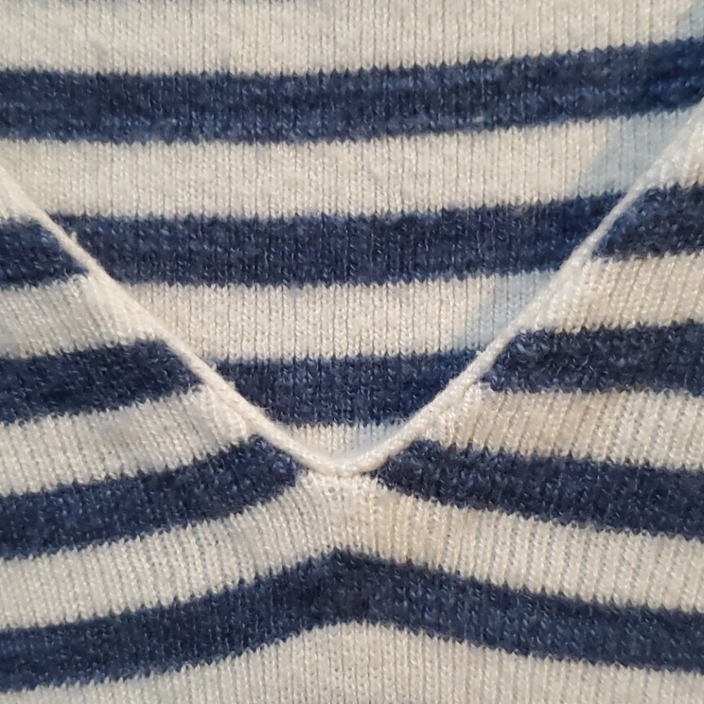 Like new, soft sweater